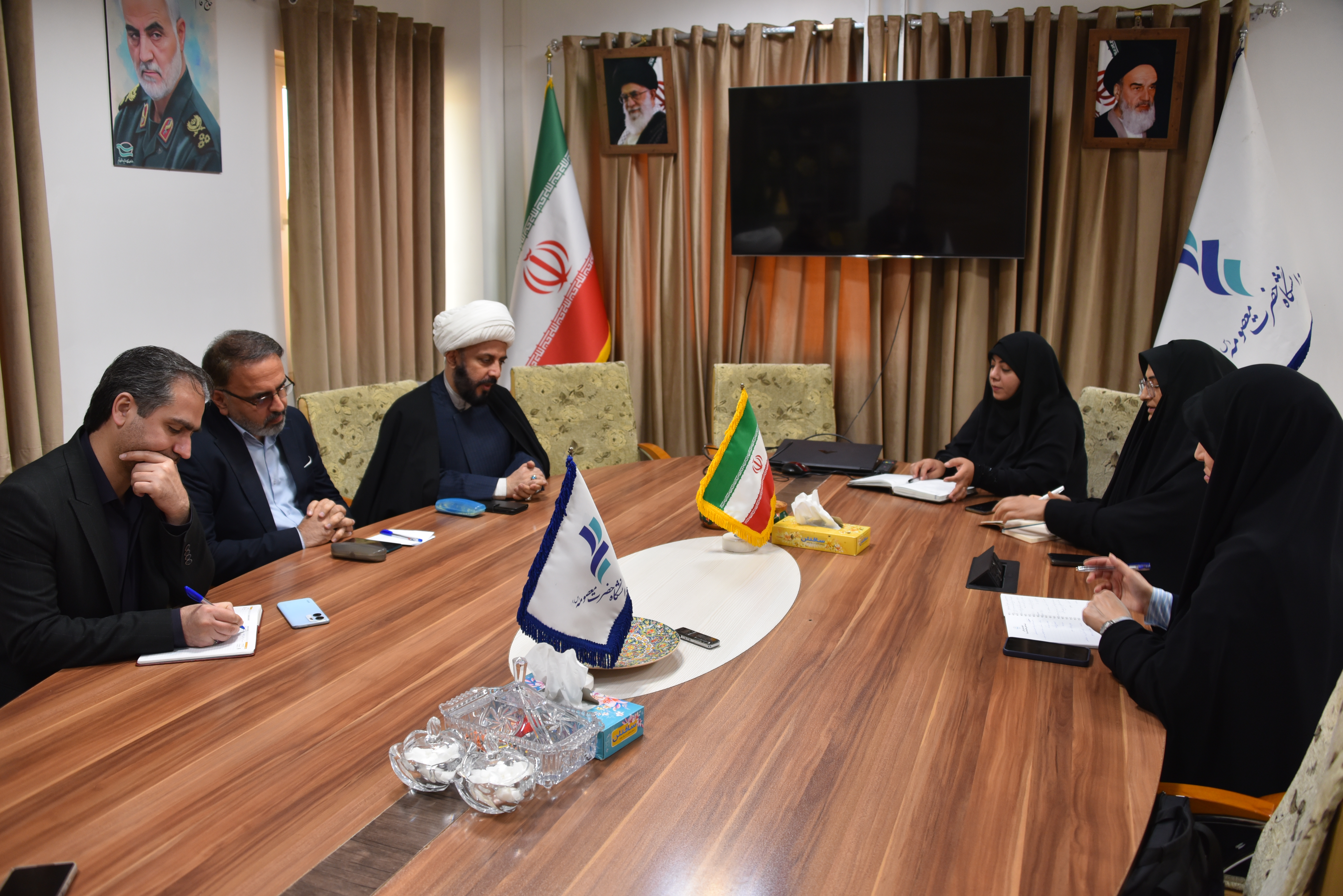 دیدار و گفتگوی نمایندگان جامعه المصطفی با سرپرست و مسوولان دانشگاه حضرت معصومه (س)