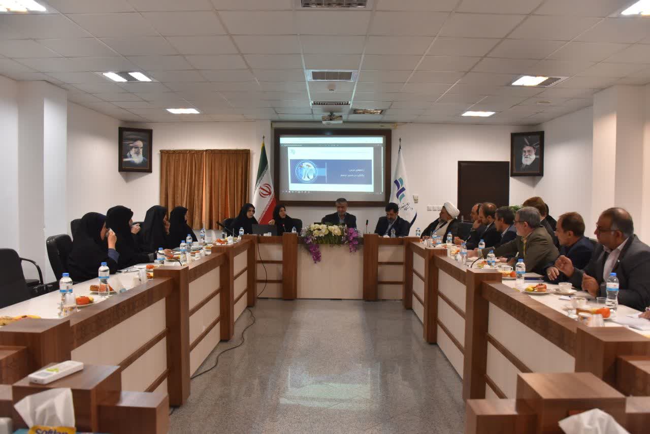 بازدید رییس سازمان انرژی اتمی ایران از دانشگاه حضرت معصومه علیهاالسلام و انعقاد تفاهم‌نامه همکاری میان دانشگاه و شرکت دانش بنیان توسعه فناوری پلاسما با حضور استاندار و مدیران استان قم